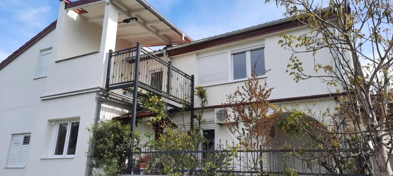 Apartmani Tinka Starigrad Paklenica Bagian luar foto